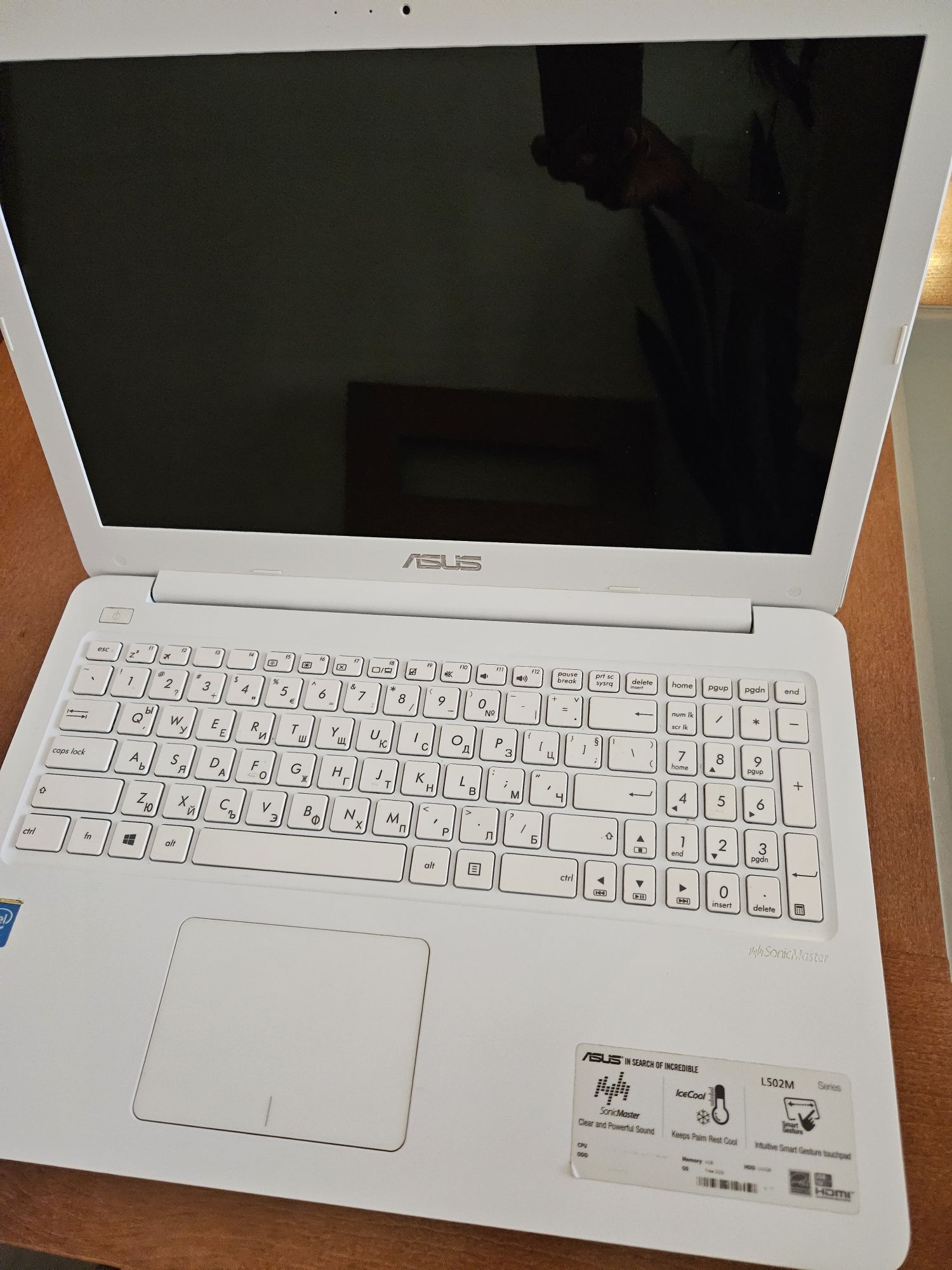 Лаптоп Asus L502M