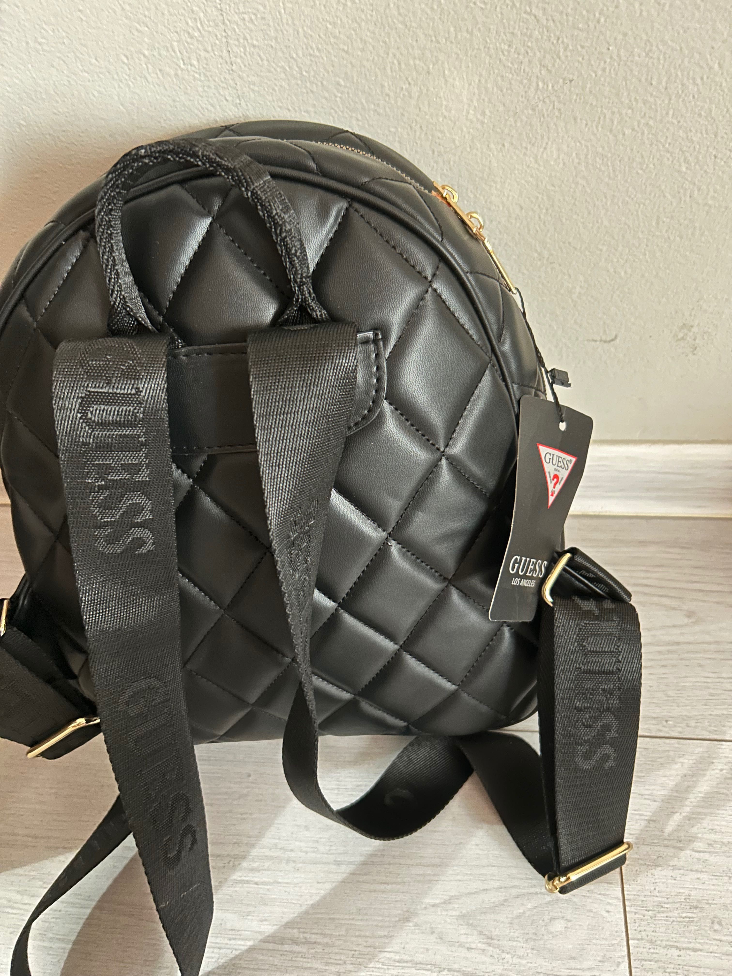 Черно раница Guess!