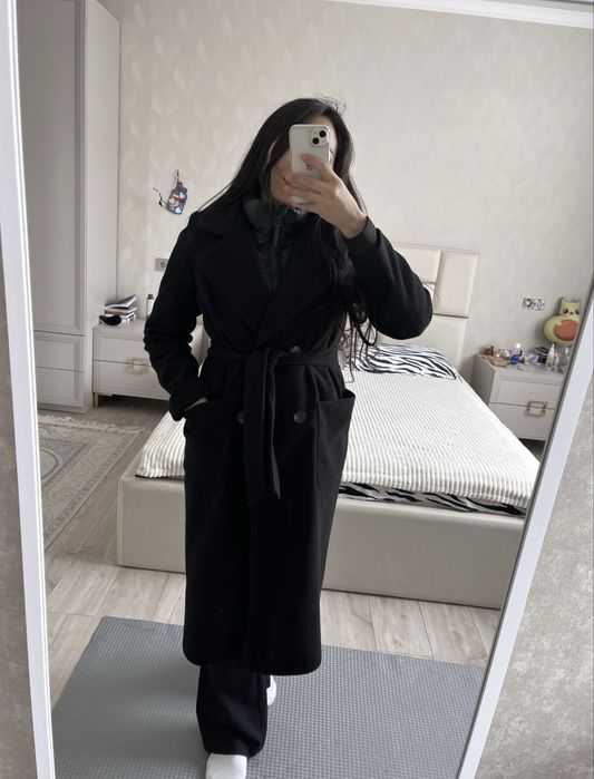 Пальто черного цвета 38 р