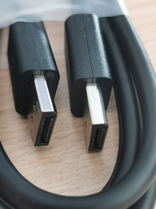 Кабел DisplayPort към DisplayPort