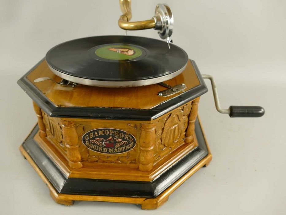 Gramofon octagonal, lemn, maro, H. 66 cm, decoratiuni-antichitati.ro