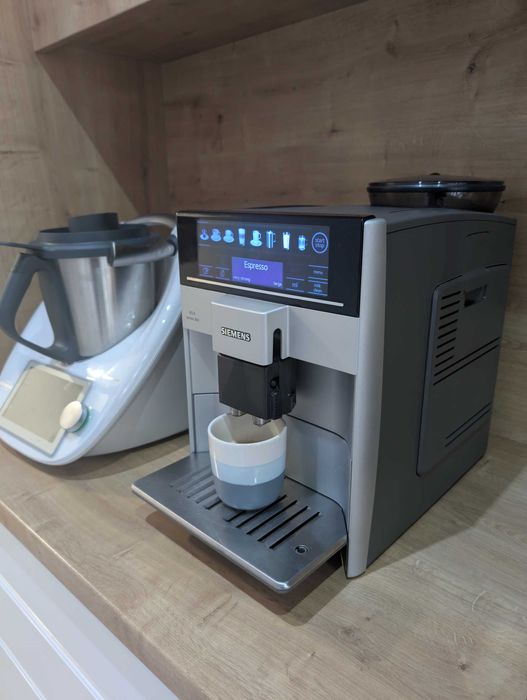Vând espressor siemens EQ.6 series 300