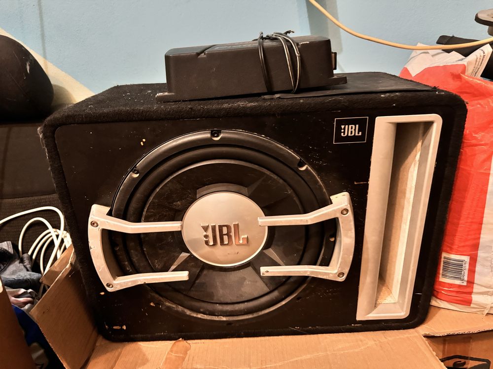 Бас каса JBL 12ка