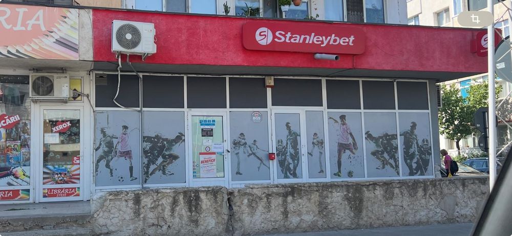 Vând spațiu comercial