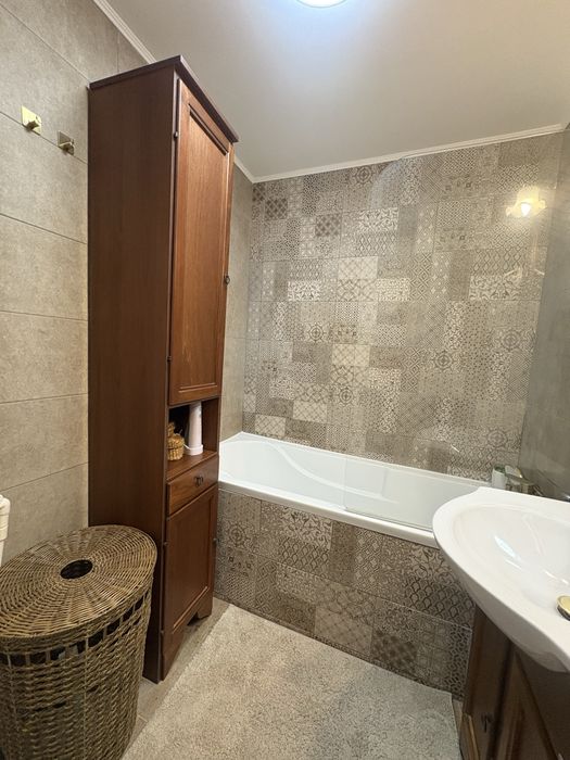 Apartament 2 camere modern, complet utilat si mobilat+loc de parcare