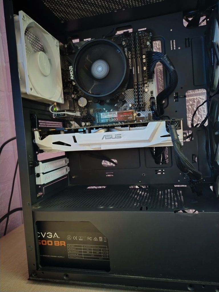Ryzen 7 2700X/GTX 1070 8GB/16 Ram/512GB Nvme/500w PSU - компютър