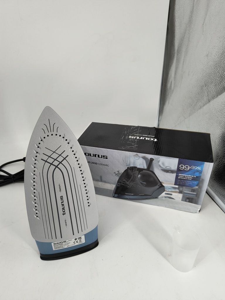 Чисто нова парна ютия TAURUS ATLAS 2600w