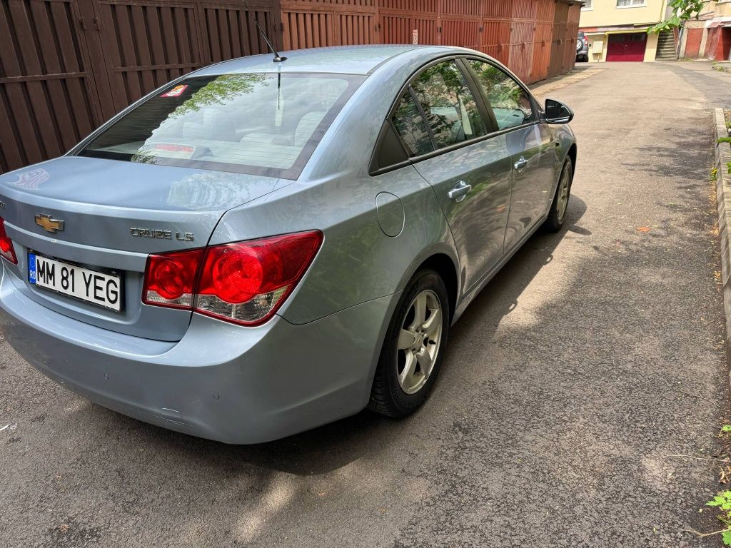 vând Chevrolet Cruze