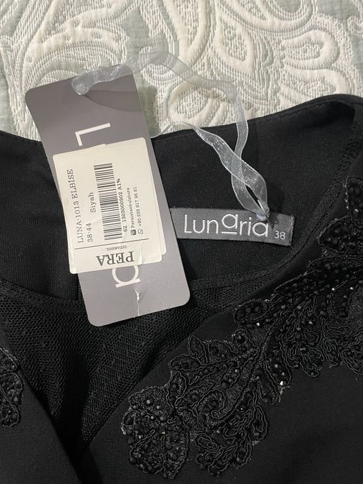 Платья в наличии не одевались