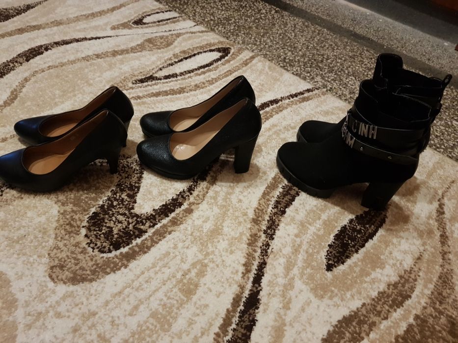 Продавам 3 чифта дамски обувки