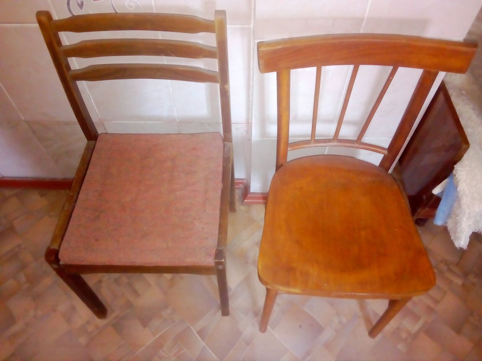 Столы,тумбочку ,стулья,табуретки, гардина.