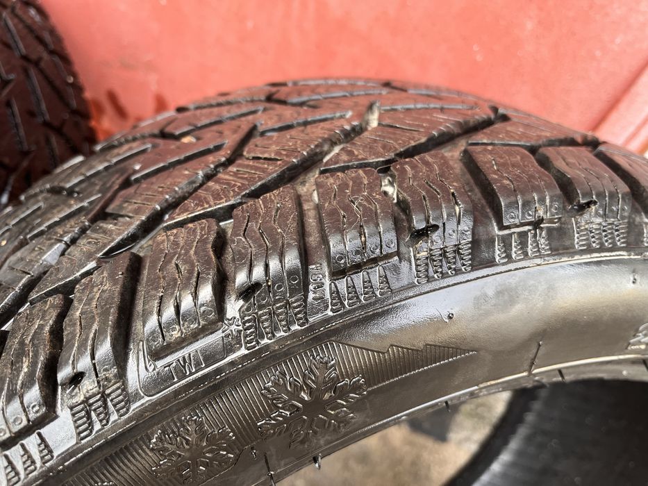 Зимни гуми на един сезон почти нови