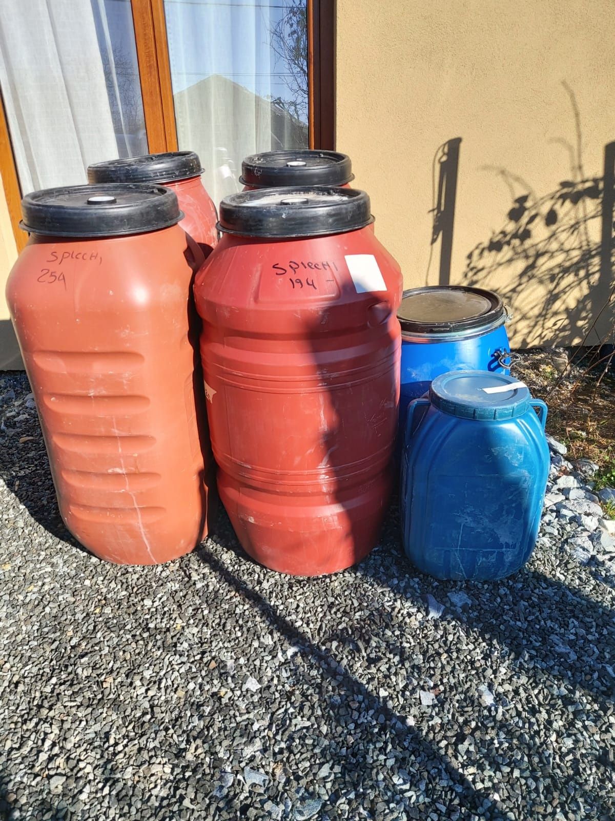 Butoaie tablă plastic 220 l 120 l stâlpii beton italia box paleti plas