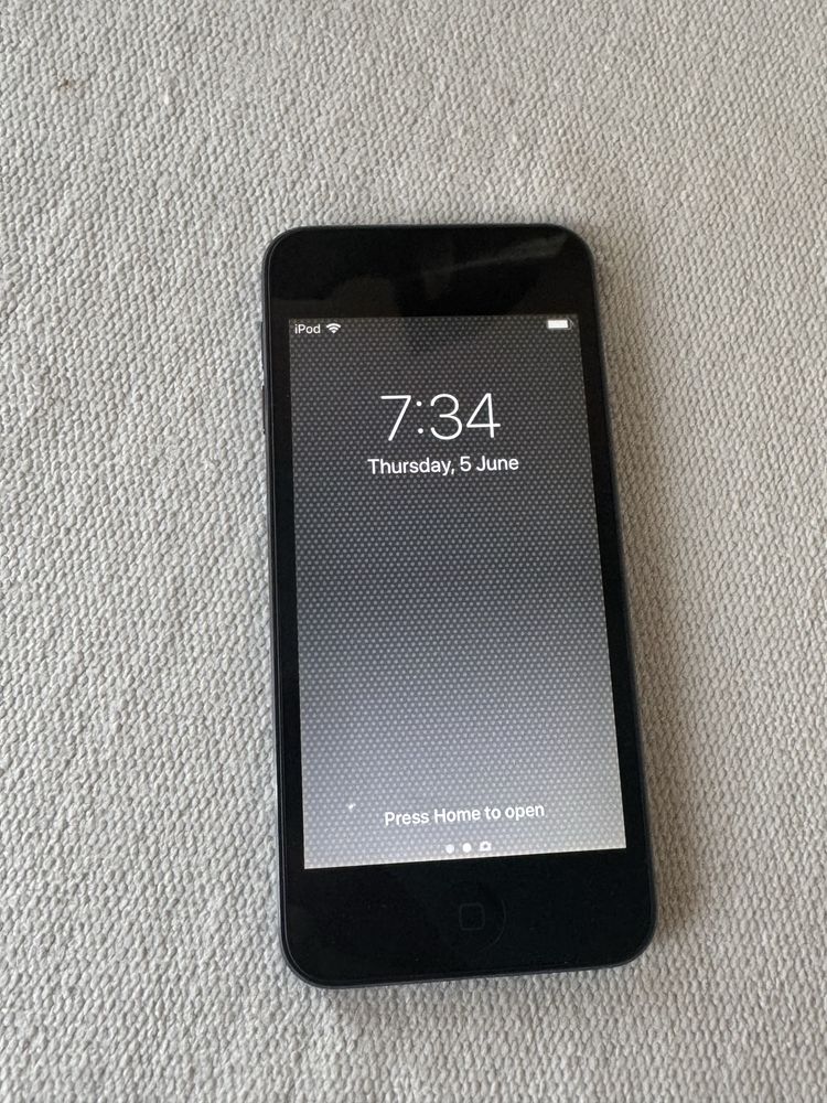 Айпод Apple iPod Touch 6th Generation Model A1574