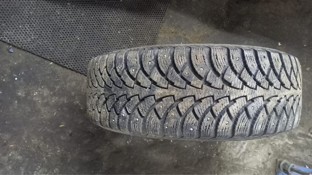 Резина зима с дисками  стояли на гольфе