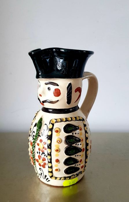 Carafe/căni vechi din ceramică