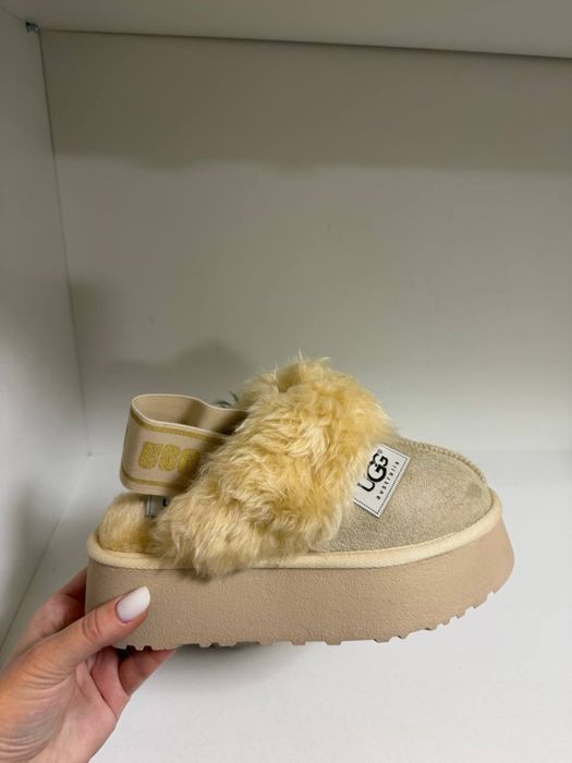 Incaltaminte UGG cu bareta