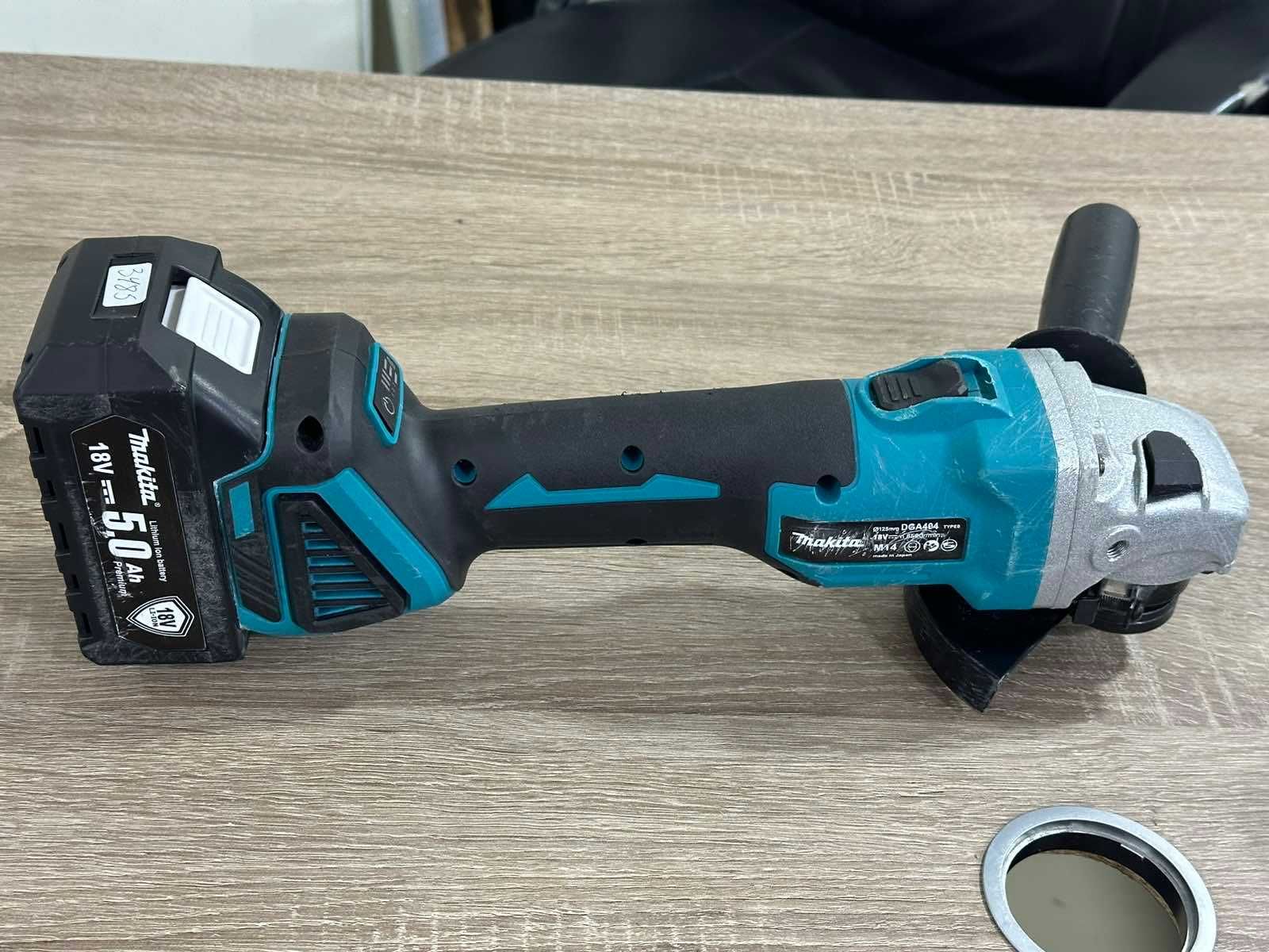 Продавам Акумулаторен Ъглошлайф  Makita