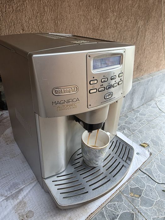 Vând expresor de cafea Delonghi Magnifica Automatic Cappuccino