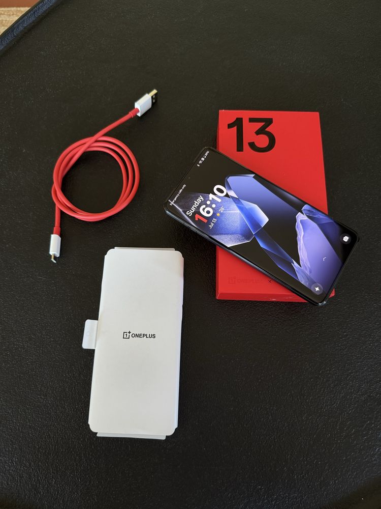 КАТО ЧИСТО НОВ OnePlus 13 5G 256GB  Black Eclipse + гаранция