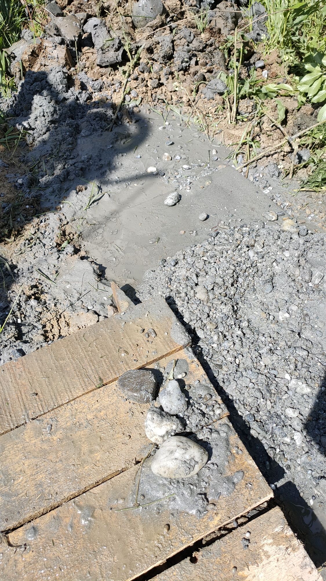Foraje puțuri apă uz casnic , denisipări și  irigații