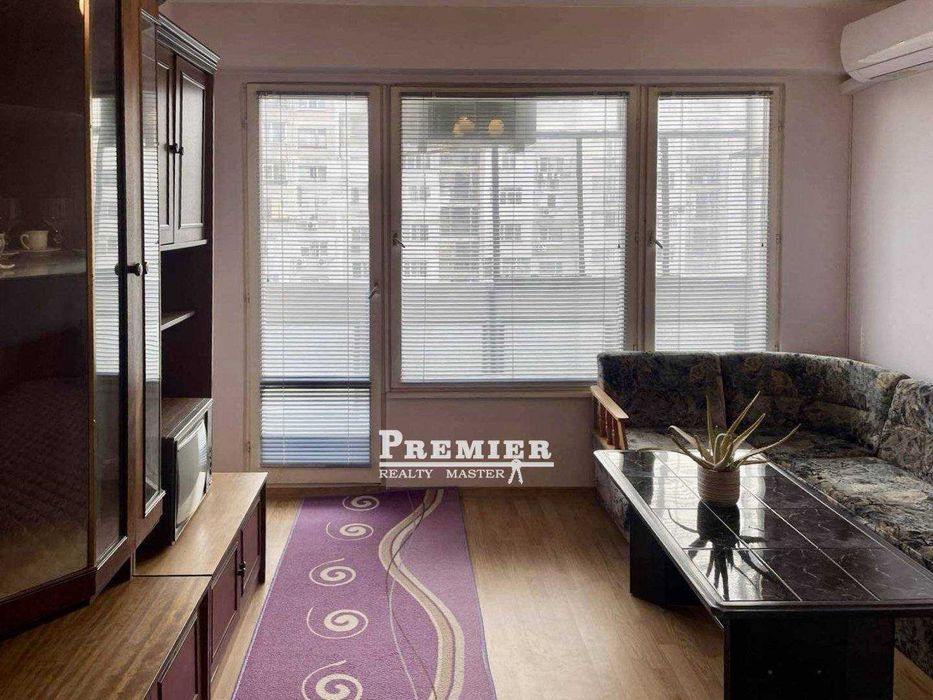 Двустаен апартамент на среден етаж