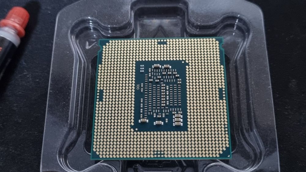 Procesor Intel Xeon E3-1230 v6 8M Cache, 3.50 GHz + Pasta 
Socket 1151
