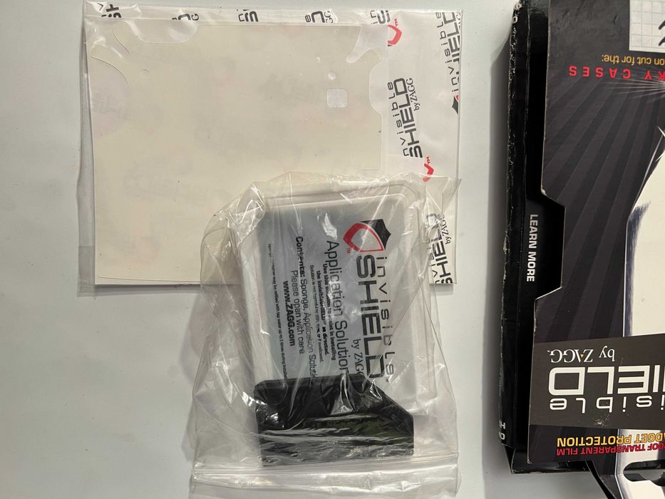 Folie Invisible Shield by Zagg pentru Logitech Harmony 1000