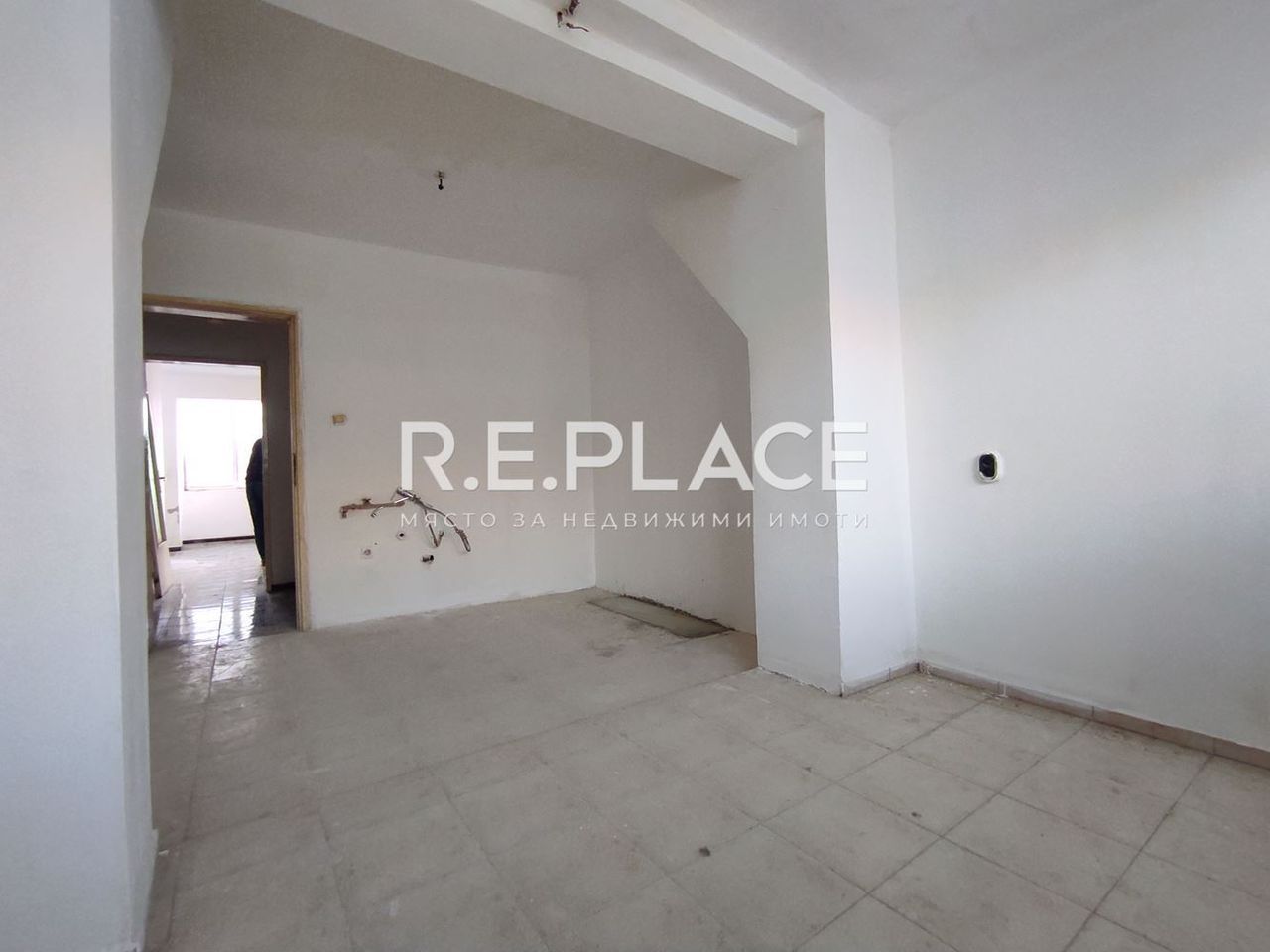 Продава се Многостаен апартамент в Варна, Колхозен пазар - 140 кв.м за 1214 €/кв.м - Снимка #2