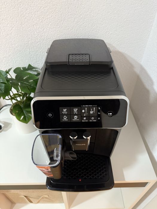 Кафеавтомат / кафемашина Philips LatteGo 2200 EP2230