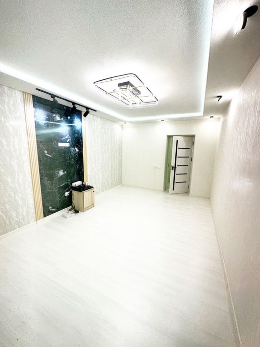 5 rooms, 2 WC, 2 entrans, kitchen, 128m2, 1st floor of a 9-story build