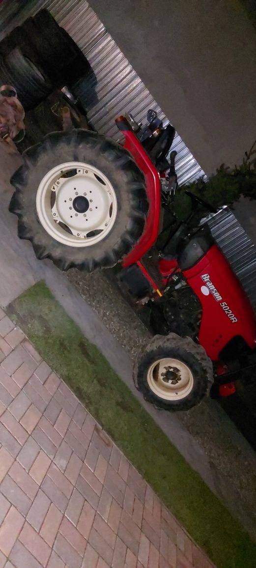 Tractor agricol Branson 4×4