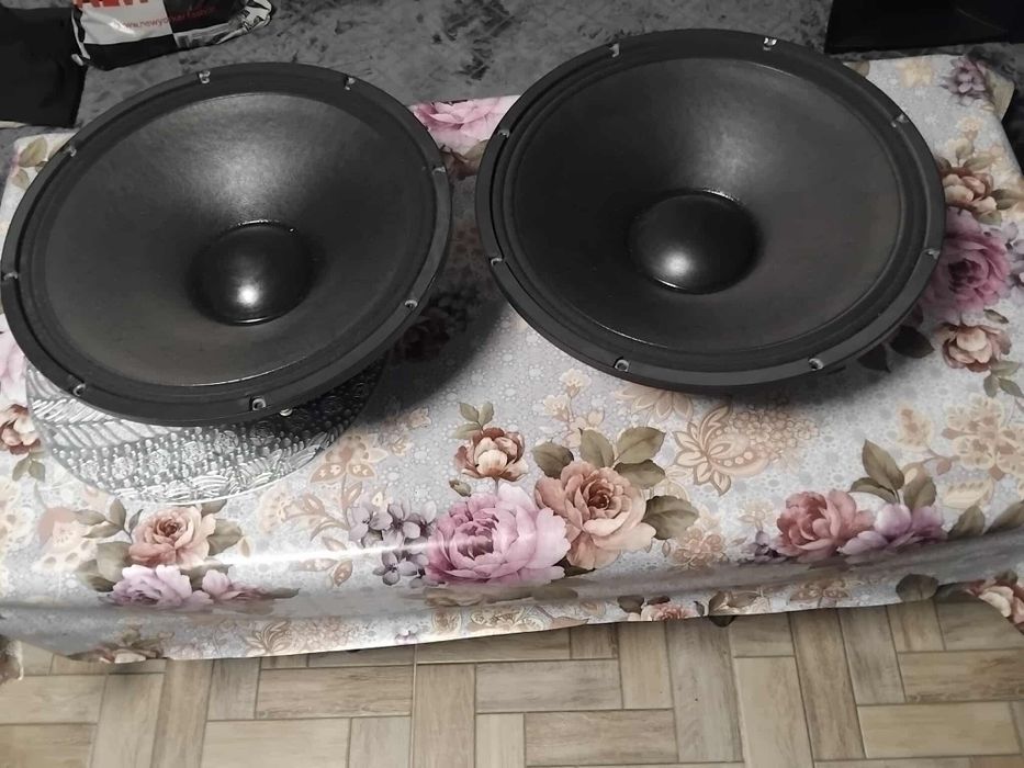Продават се два говорителя Bms p200