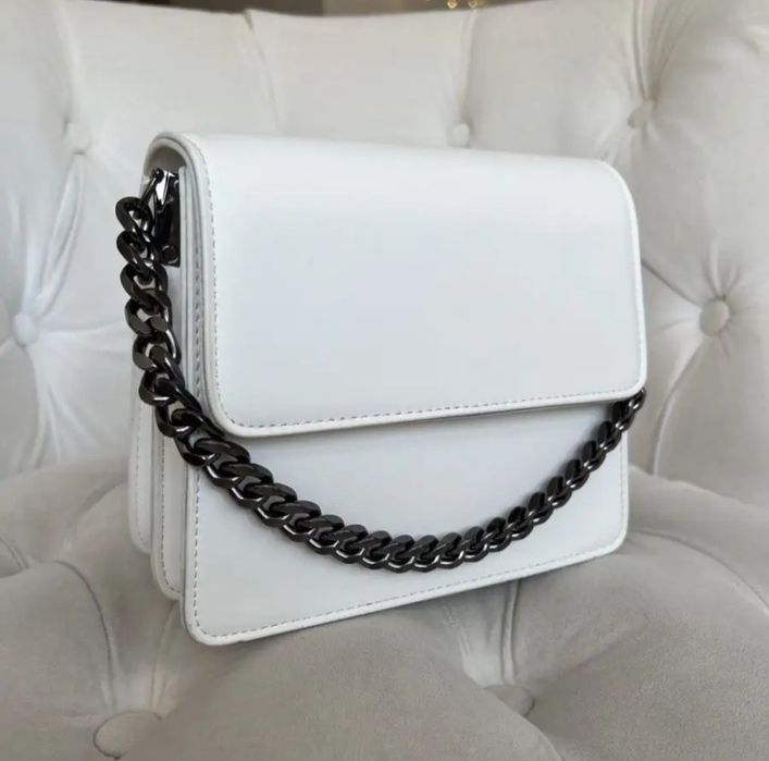 Женская сумочка в идеальном состоянии