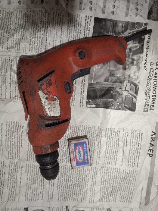Электродрель на запчасти.