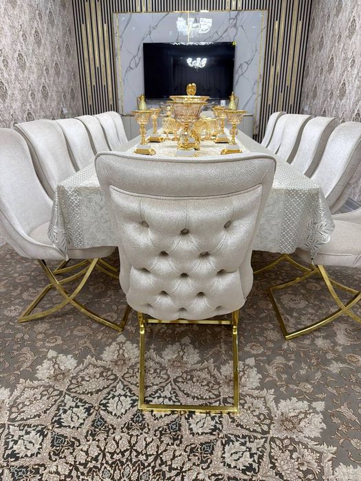 Mehmonxona uchun mebel stol va stullar to'plami