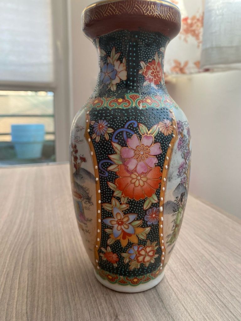 Vaza vintage chinezeasca, pictata manual