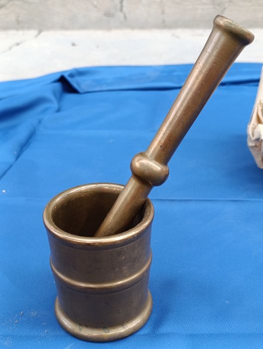 Бронзовая ступка с пестиком