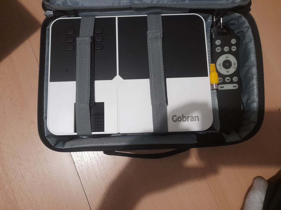 Video proiector portabil 1080p