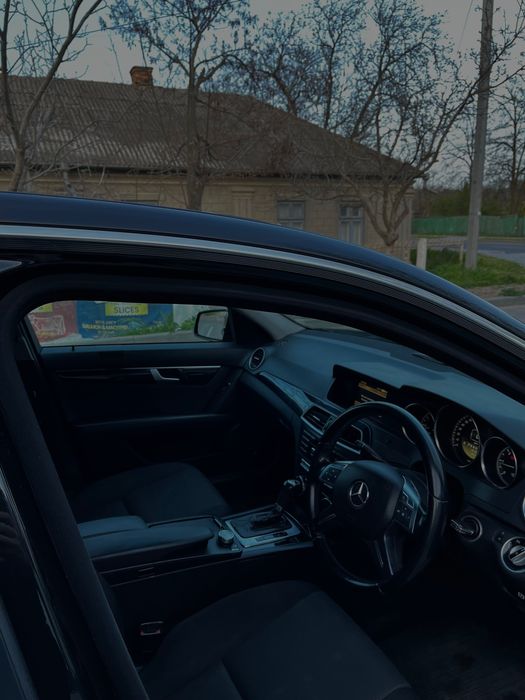 Mercedes C220 CDI anul 2011