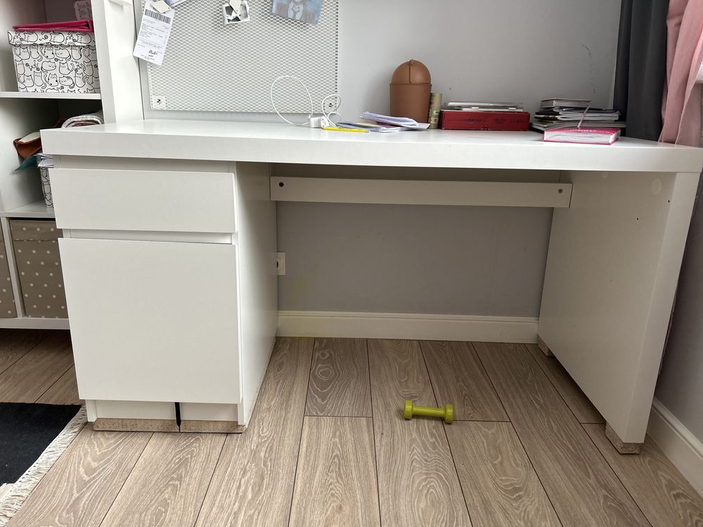 Письменный стол IKEA МАЛЬМ