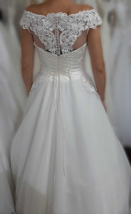 Rochie mireasa (nepurtata) + voal