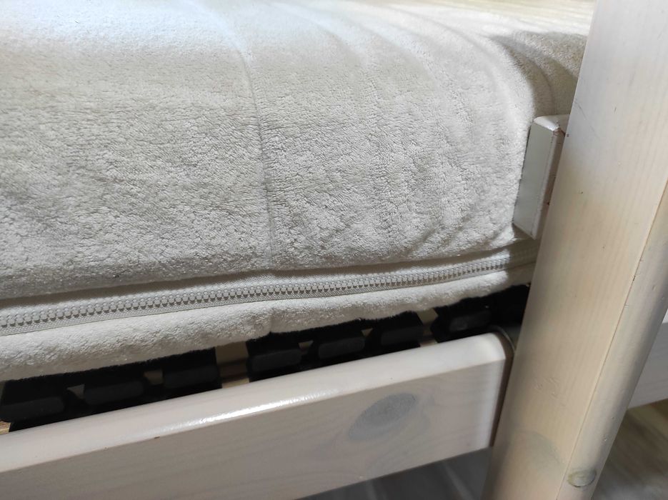 Pat supraetajat cu somiera si saltea 90x200