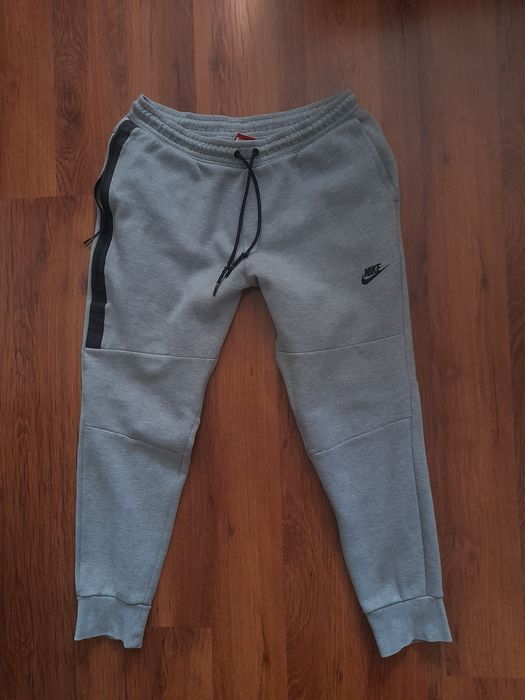 Nike tech мъжко долнище M- L размер.
