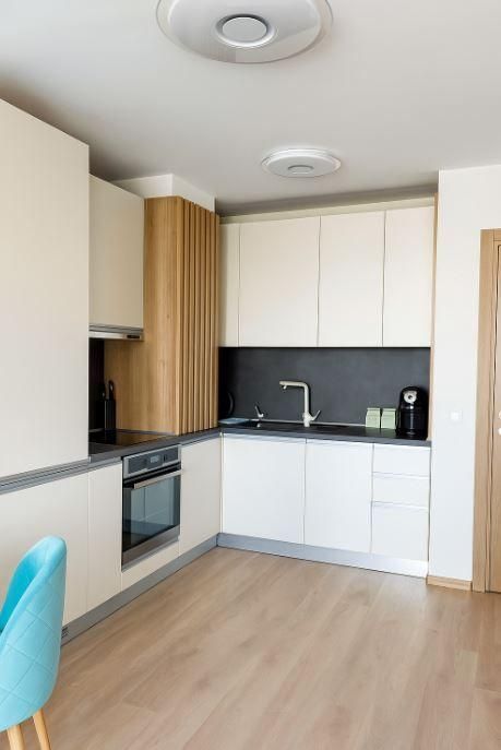 Дава се под наем Двустаен апартамент в Варна, Бриз - 76 кв.м за 950 € - Снимка #2