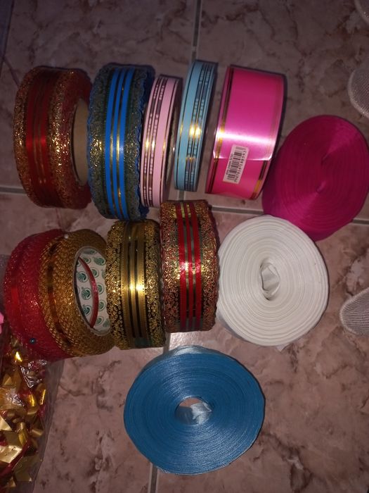 Продам подарочную упаковку, ленты, цветочки, бумагу и т.д.