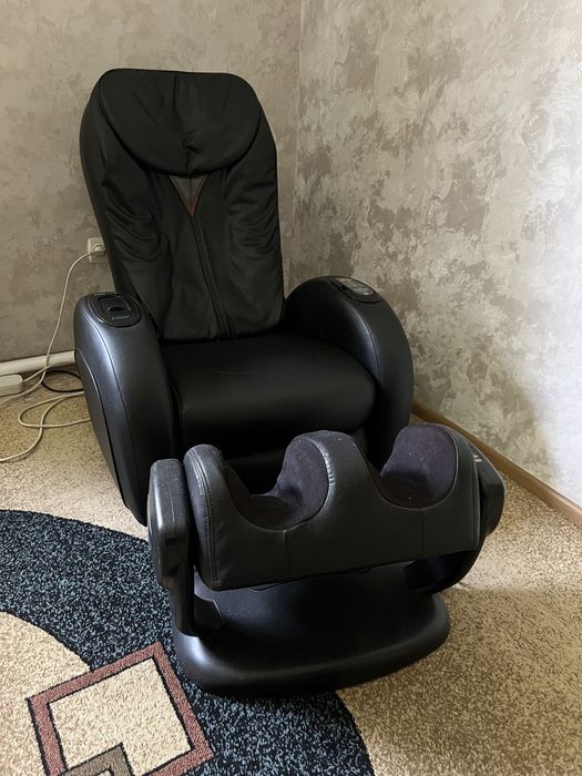 Массажное кресло с массажем для ног