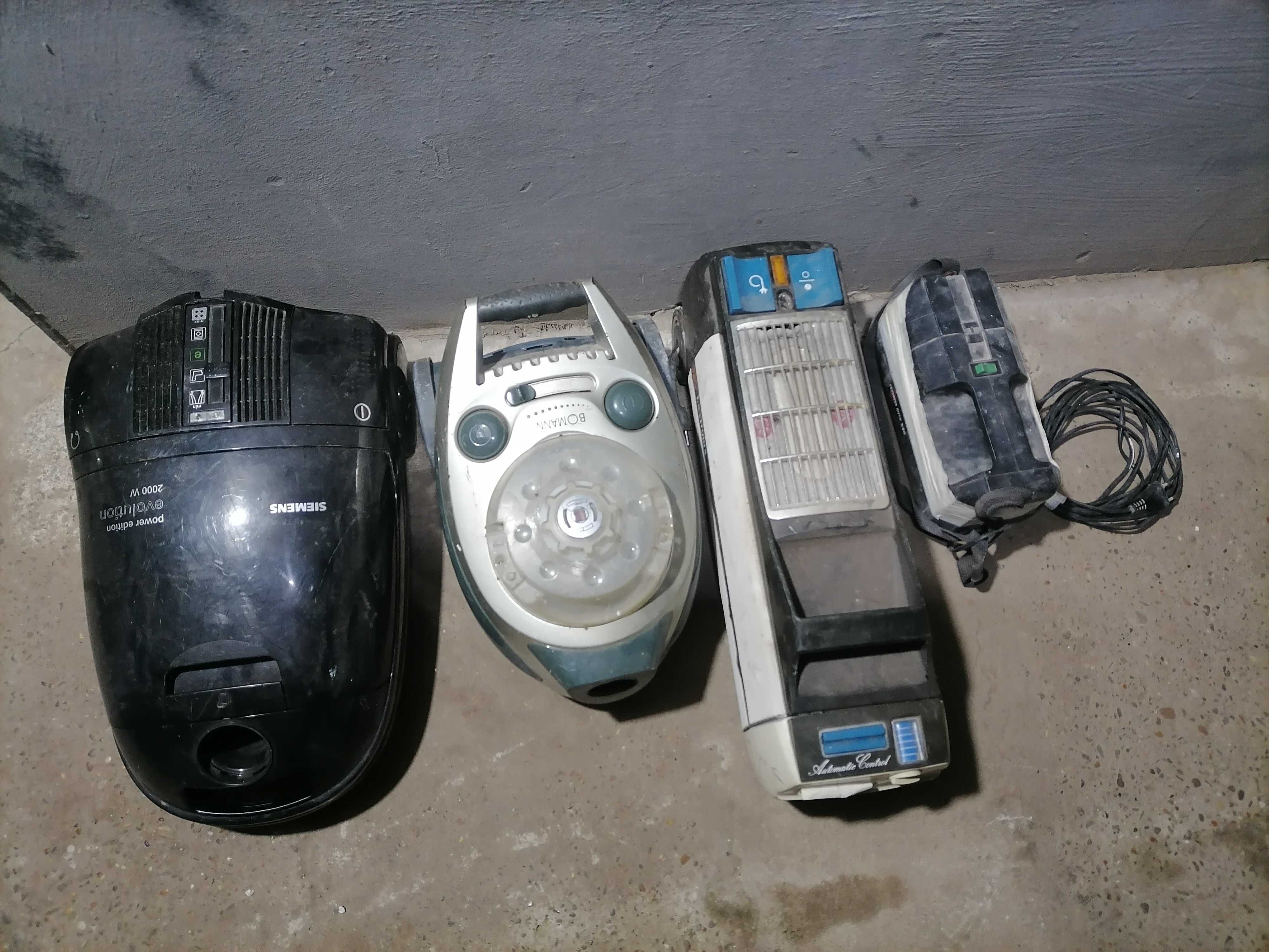 Vând aspirator pentru cameră