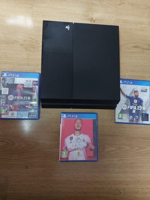 Consolă PS4+3 jocuri
