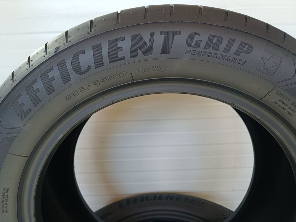 2бр летни гуми 225/55/17/97W/Goodyear efficient grip/dot2220/5.7мм гра